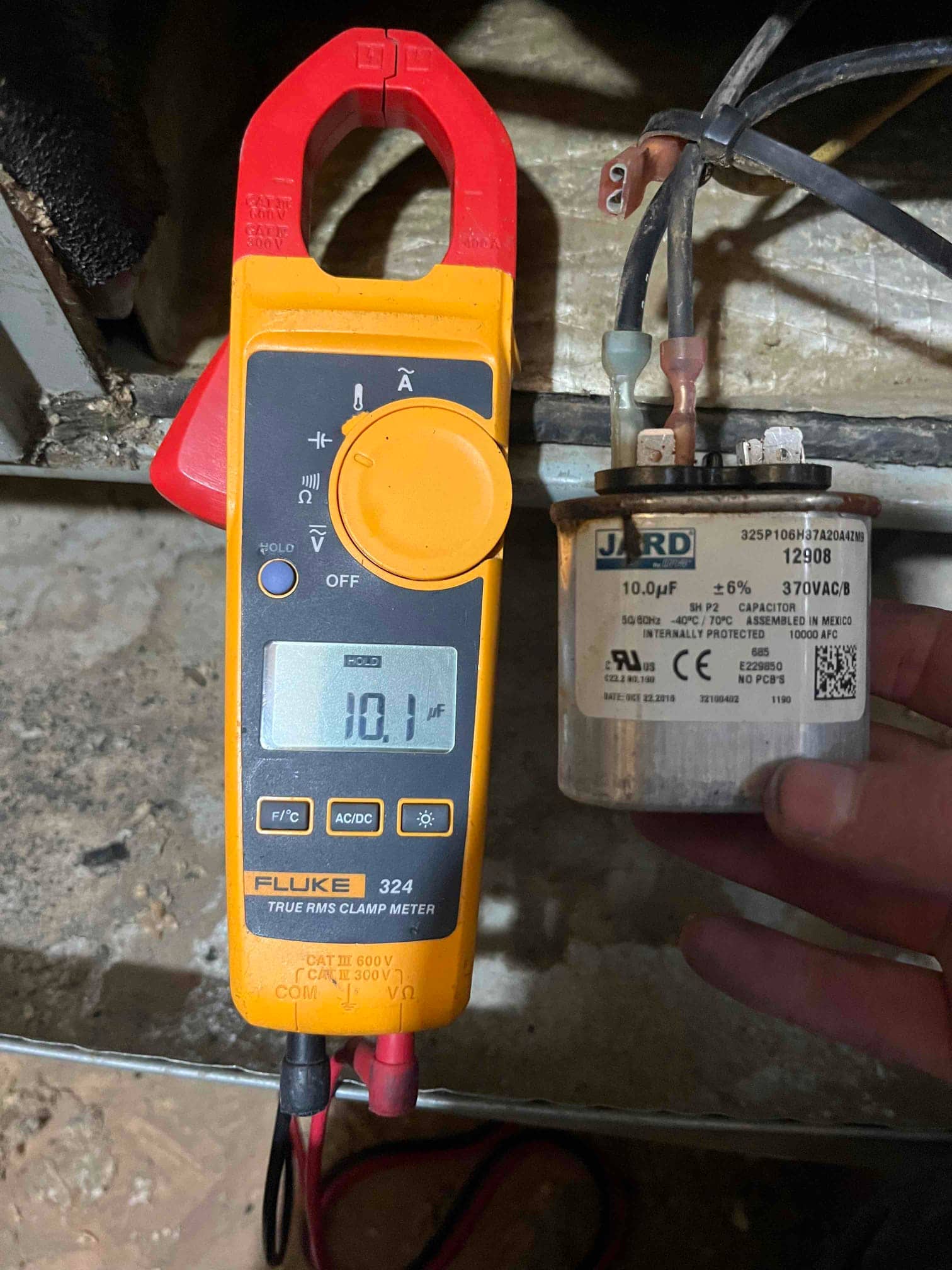 Diagnostic instrument display shows 10.1 μF.