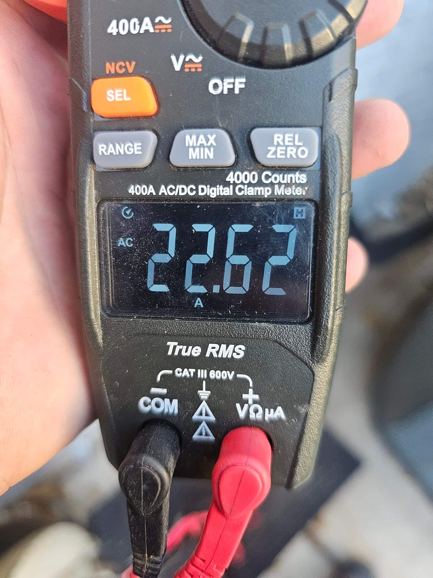 Diagnostic instrument display shows 22.62 A.