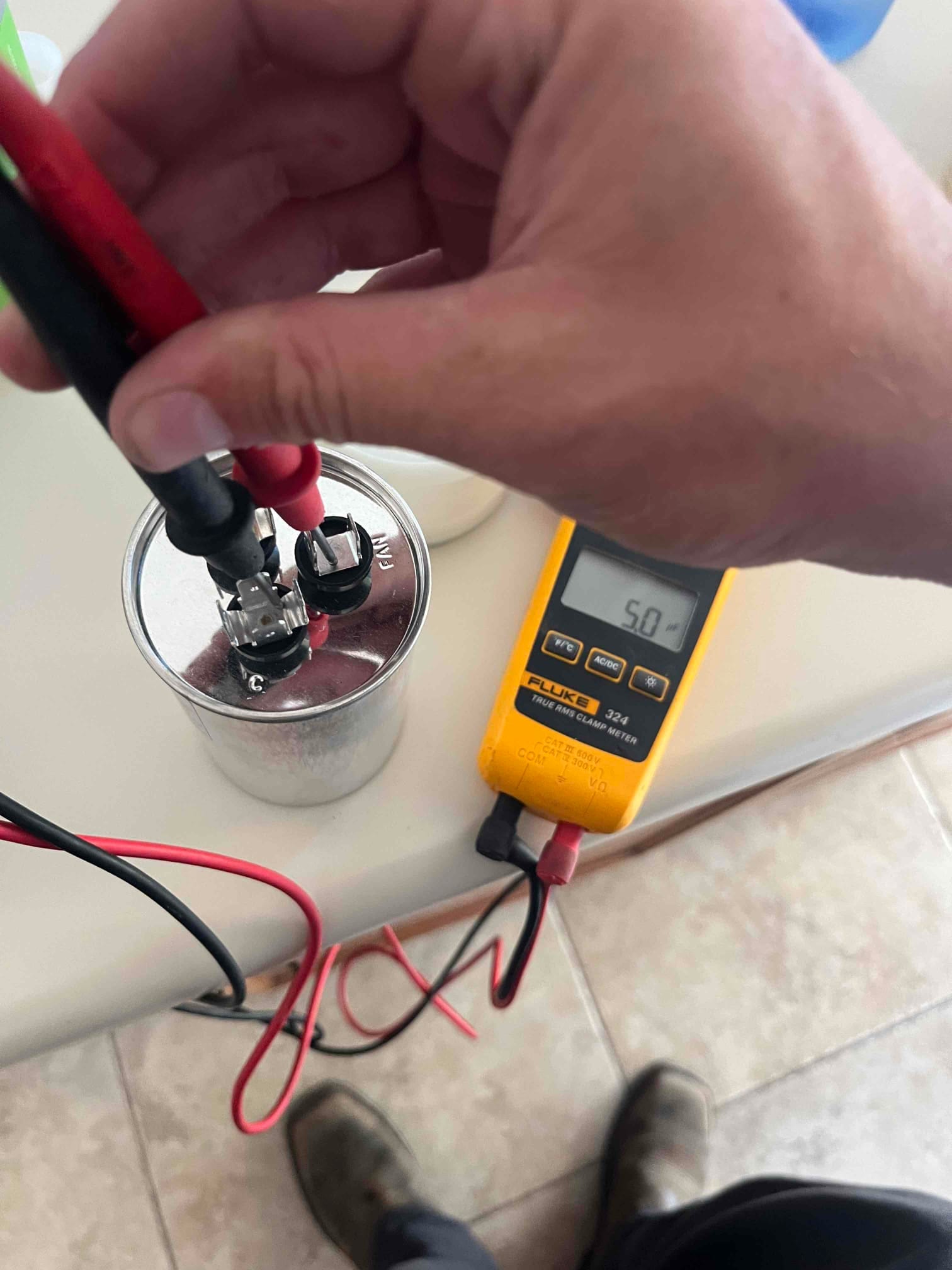 Diagnostic instrument display shows 50 μF.