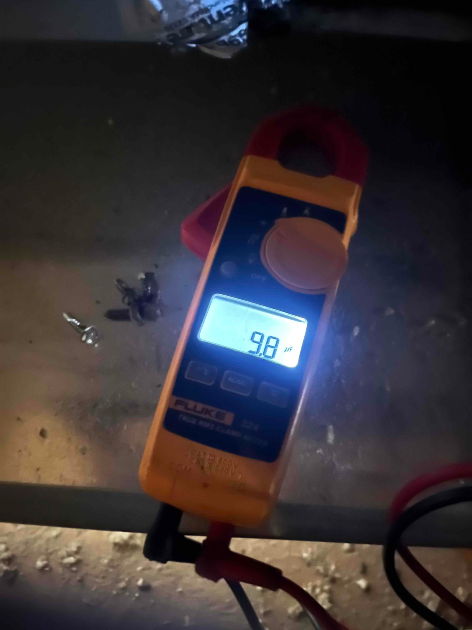 Diagnostic instrument display shows 9.8 μF.