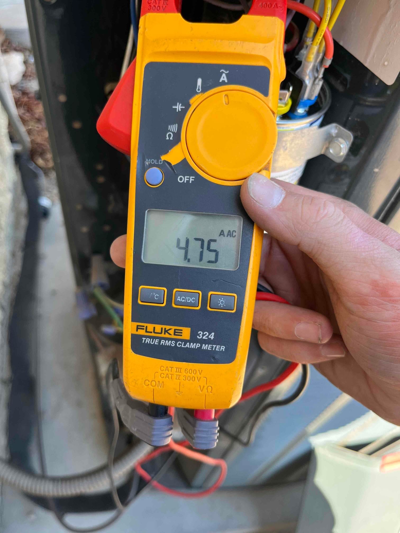 Diagnostic instrument display shows 4.75 A.