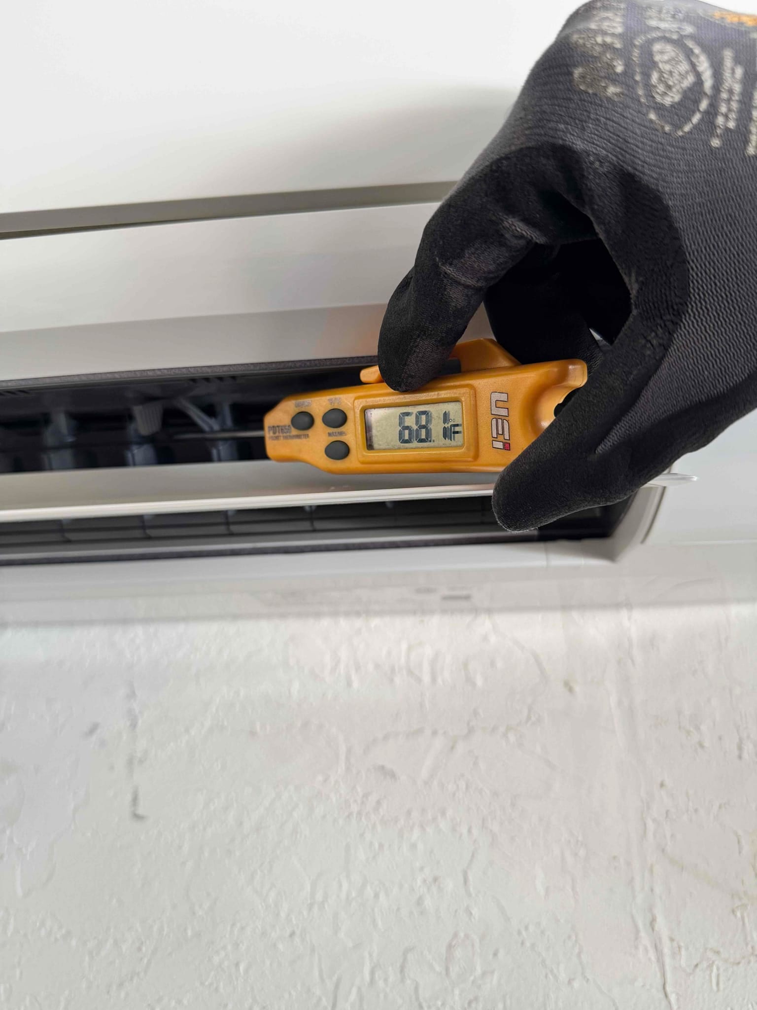 Diagnostic instrument display shows 68.1 °F.