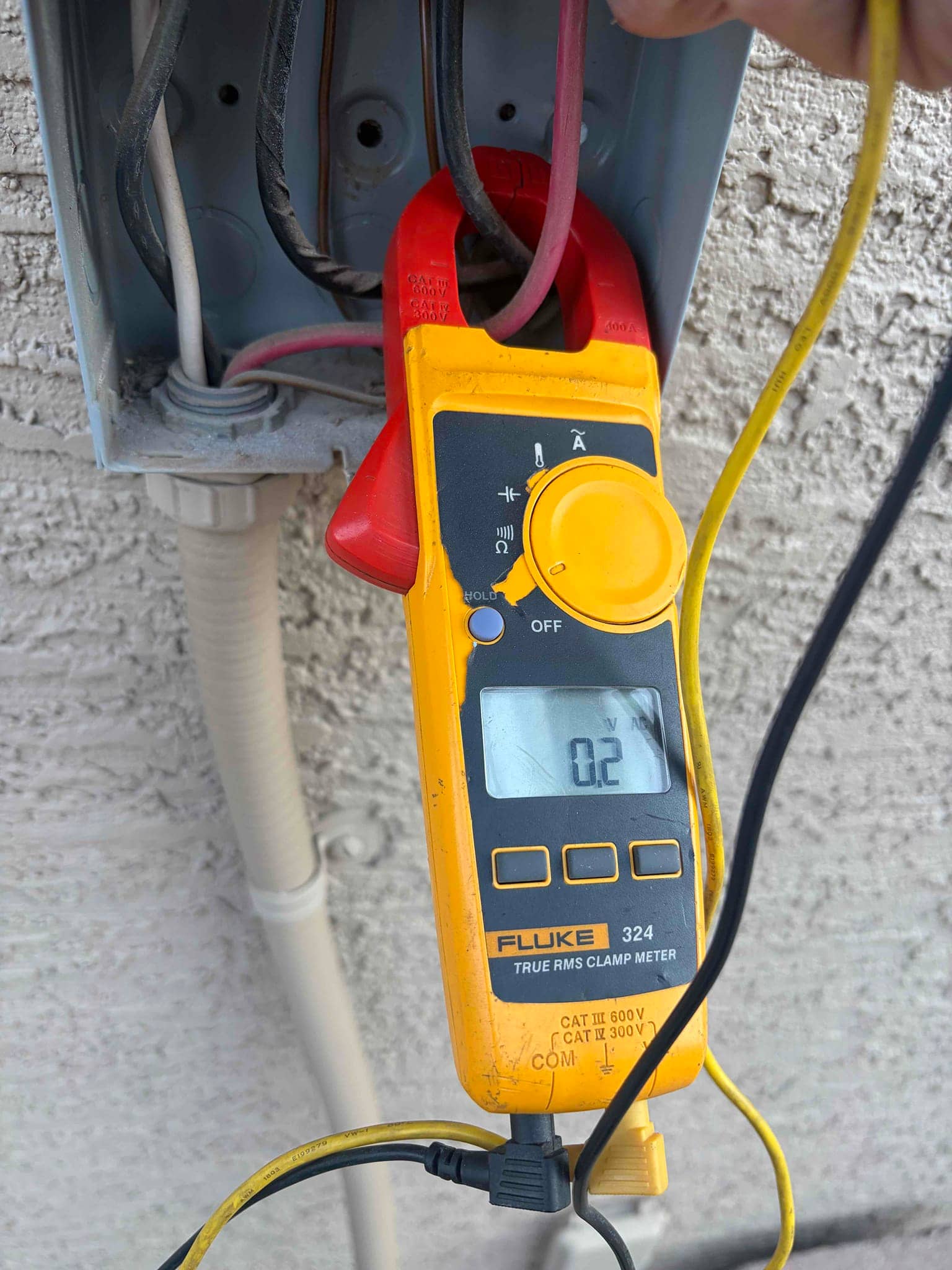 Diagnostic instrument display shows 0.2 V.