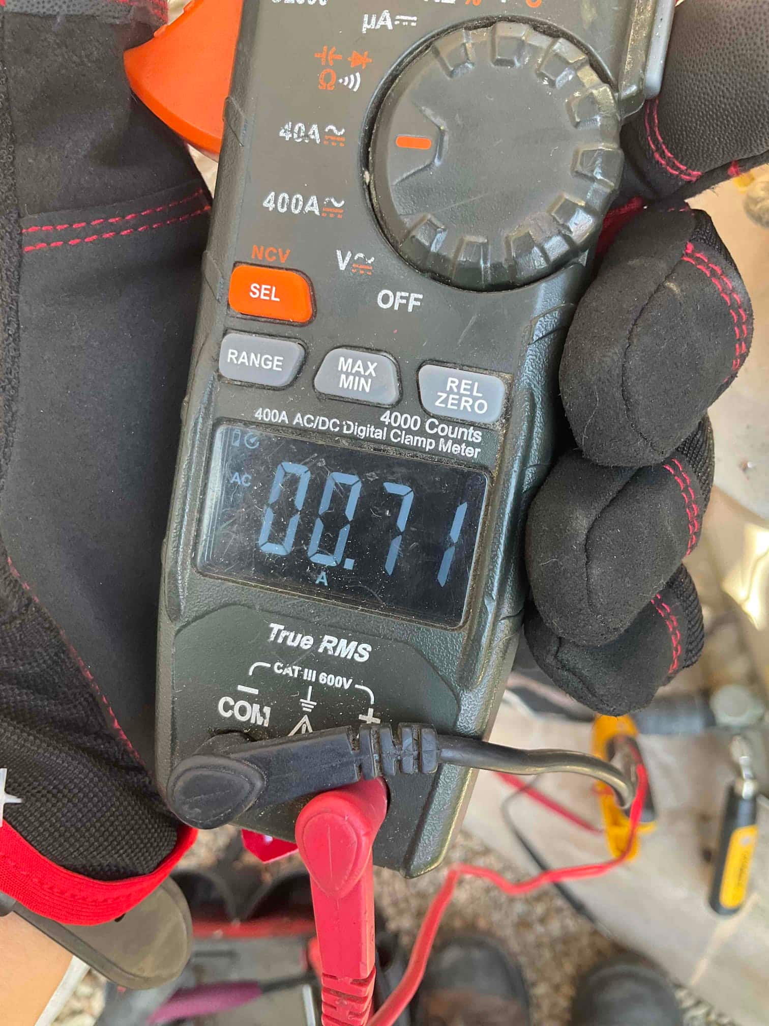 Diagnostic instrument display shows 0.71 A.