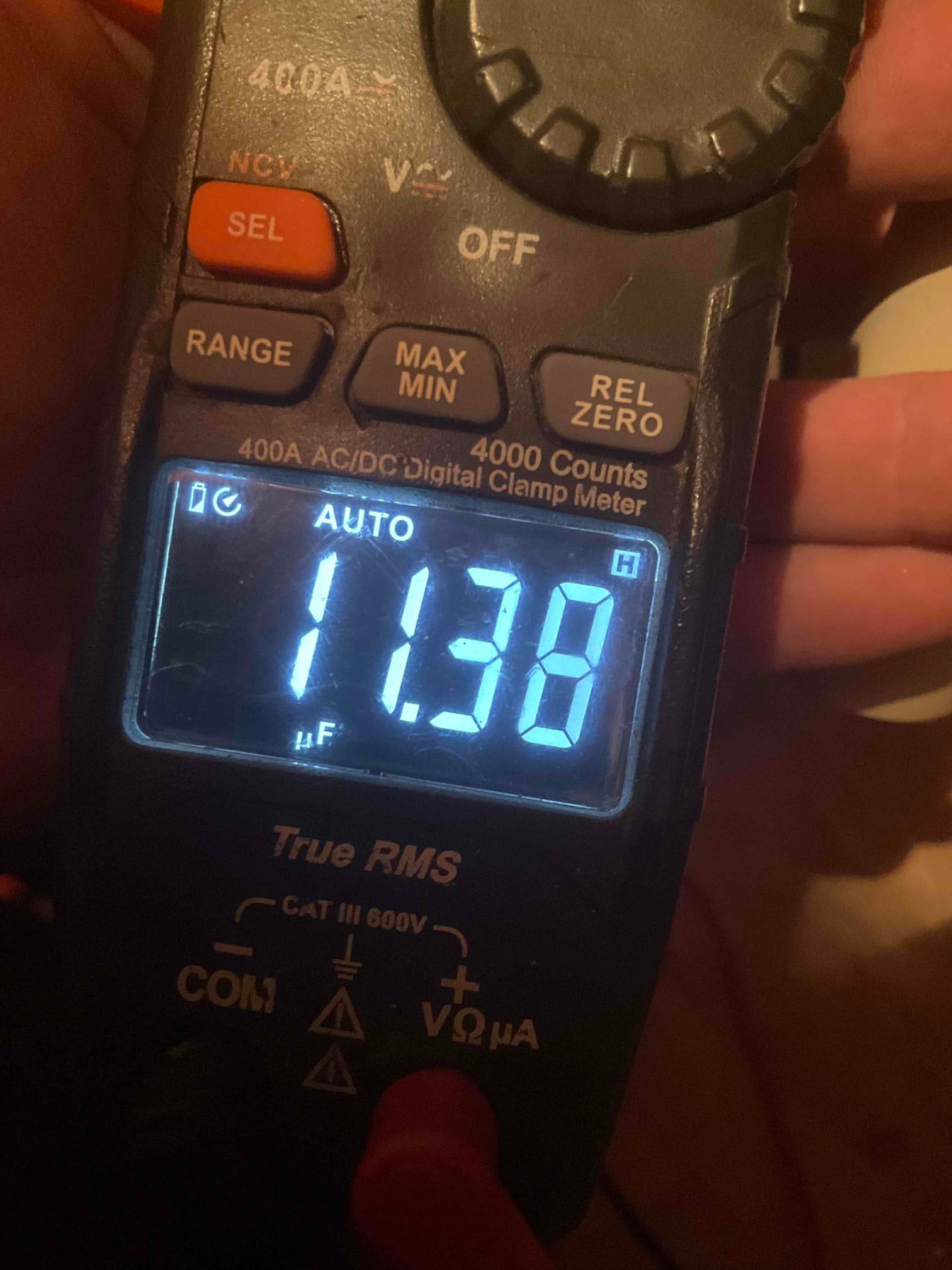 Diagnostic instrument display shows 11.38 μF.