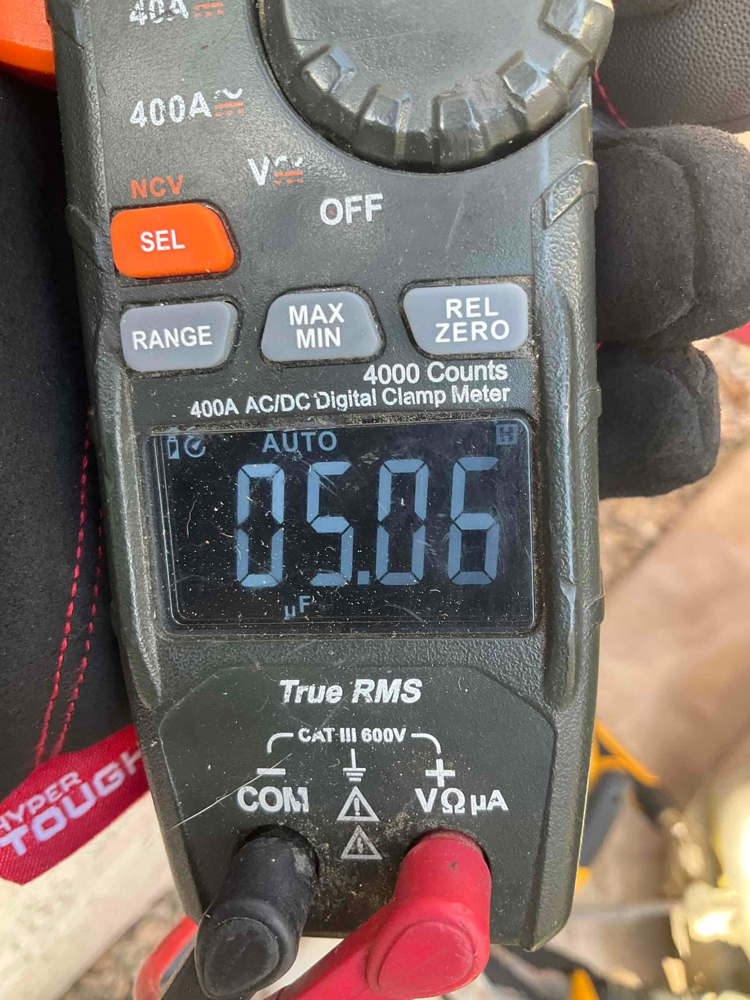 Diagnostic instrument display shows 5.06 μF.