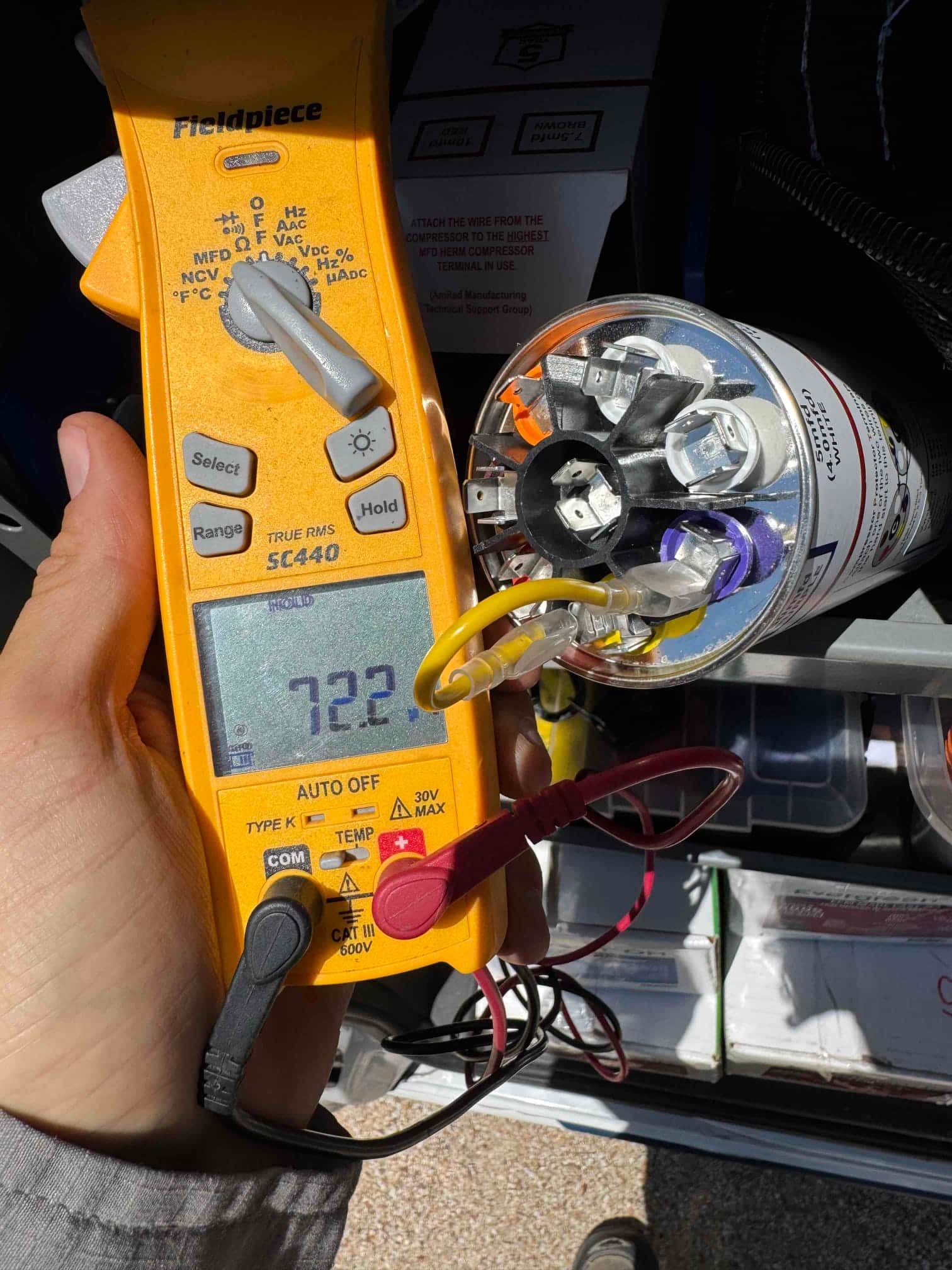 Diagnostic instrument display shows 72.2 °F.