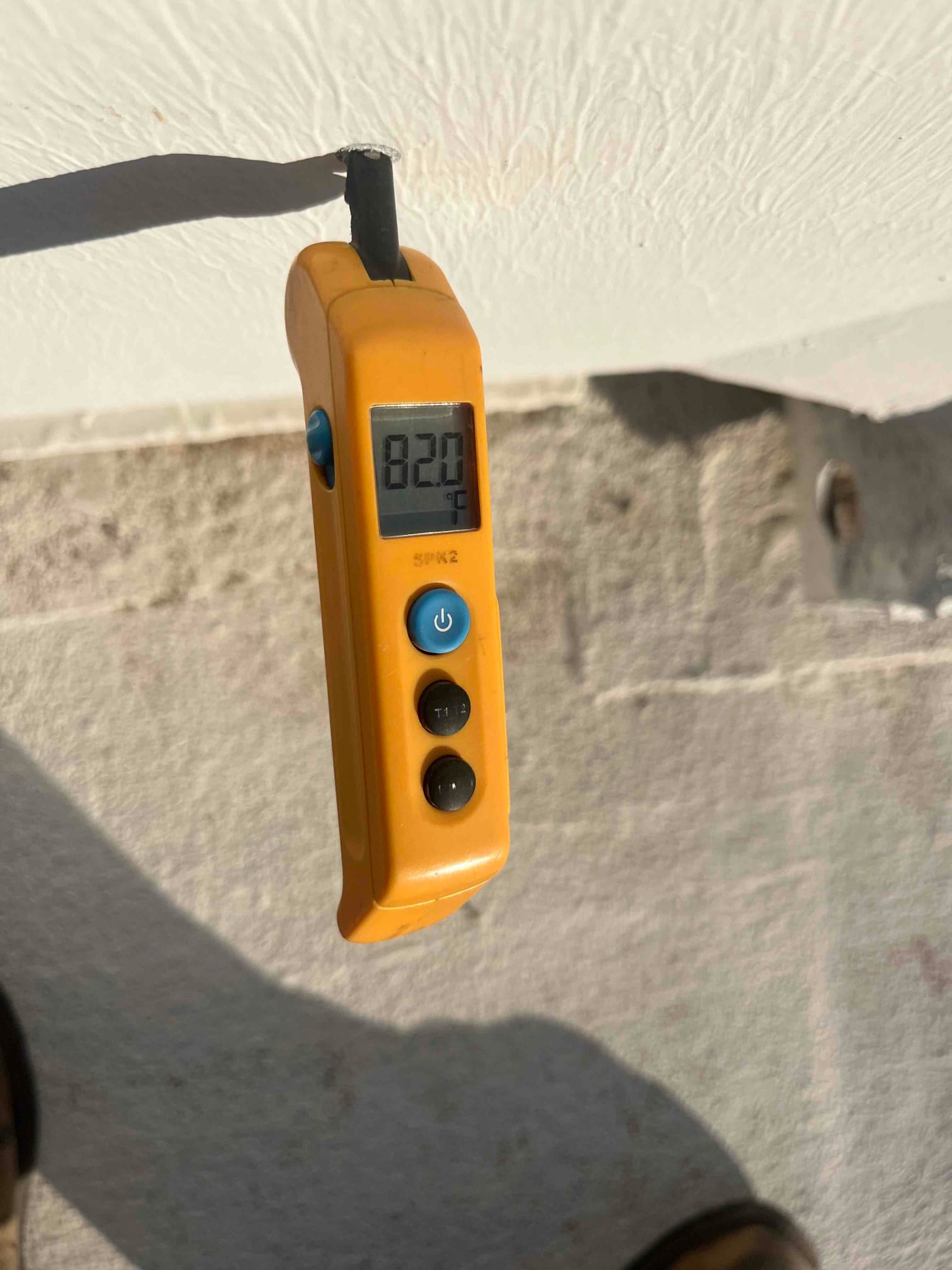 Diagnostic instrument display shows 82 °C.