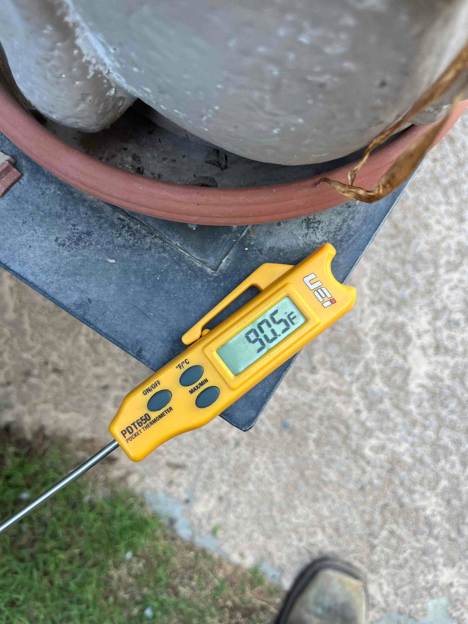 Diagnostic instrument display shows 90.5 °F.
