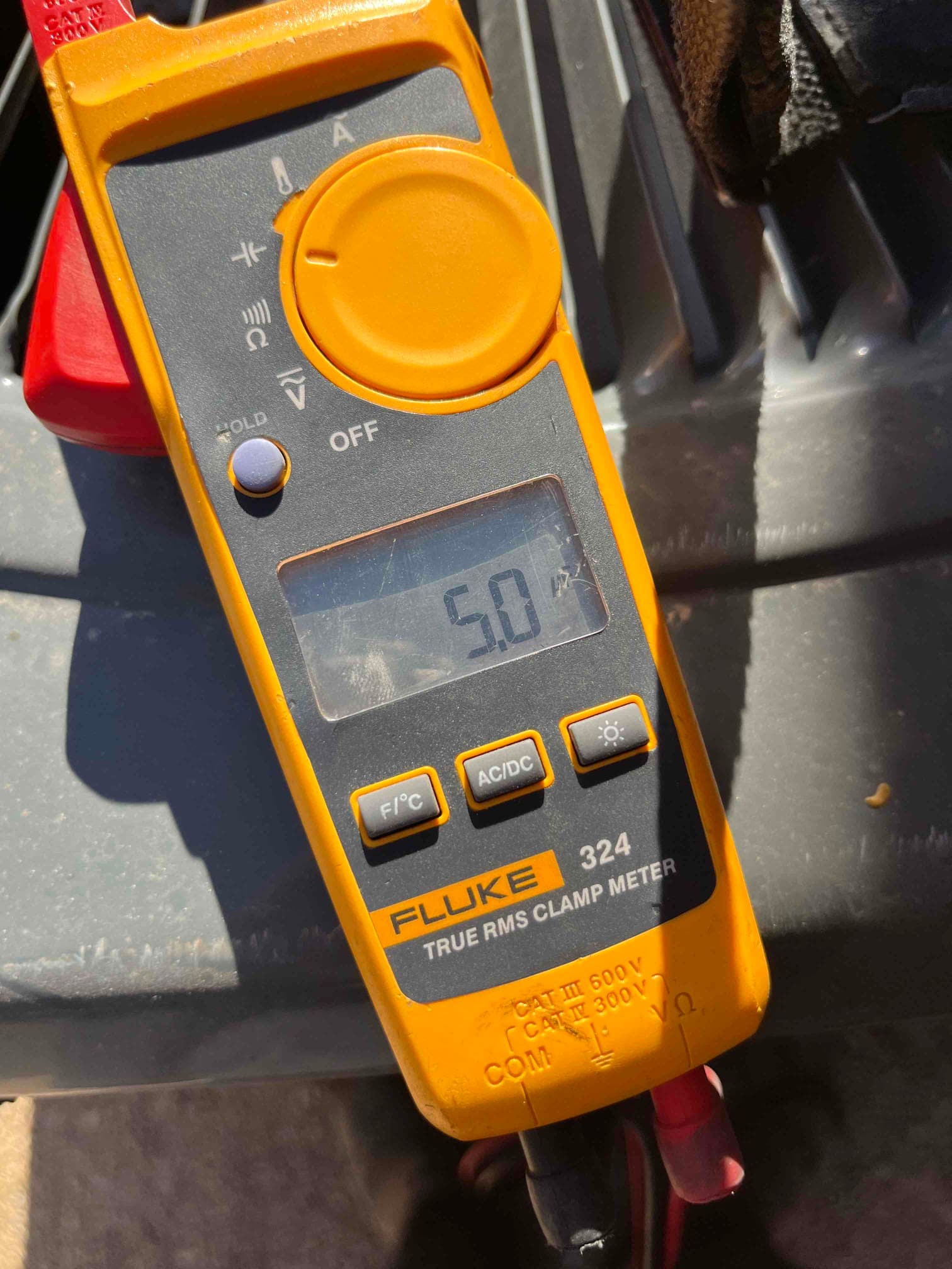 Diagnostic instrument display shows 5 A.