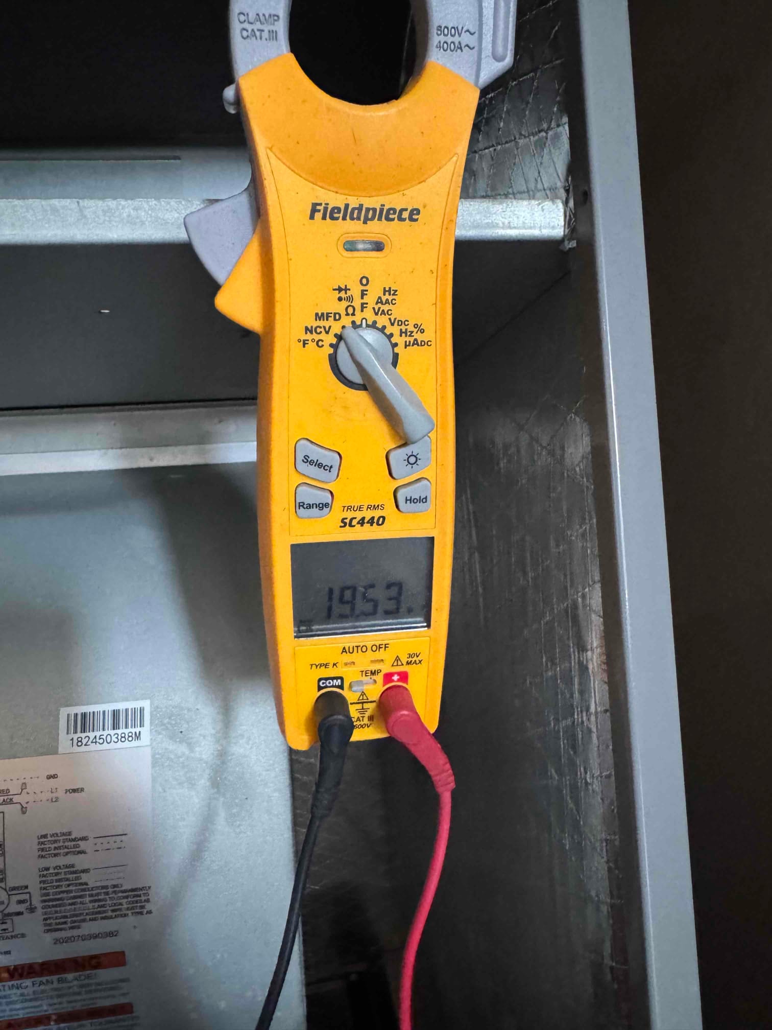 Diagnostic instrument display shows 19.53 μF.