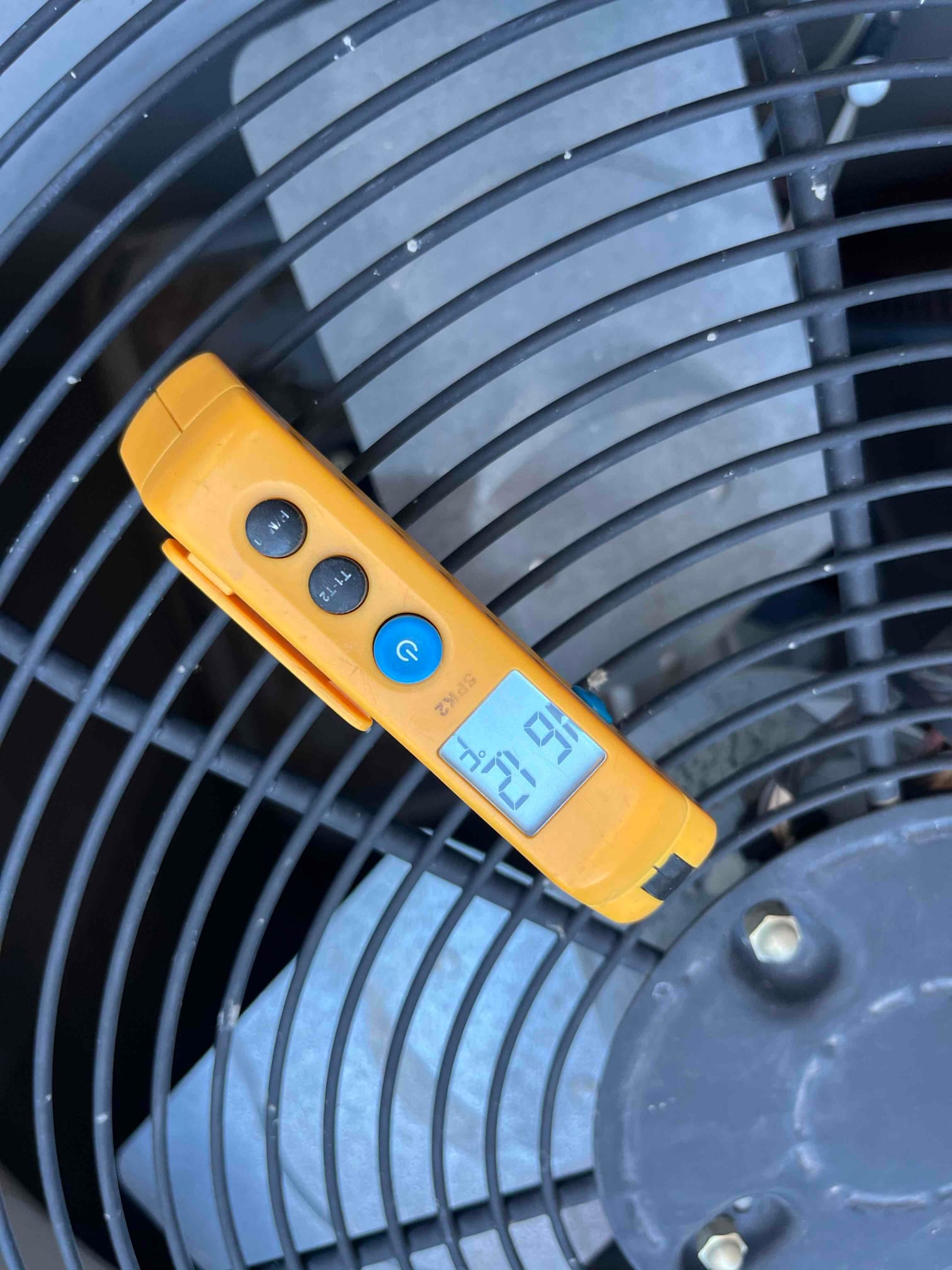Diagnostic instrument display shows 21.9 °F.