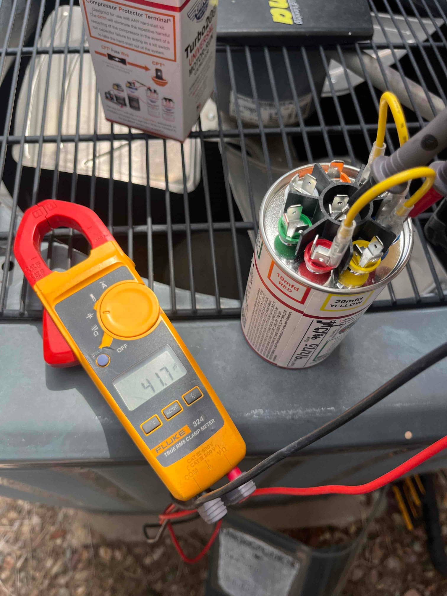 Diagnostic instrument display shows 41.7 μF.