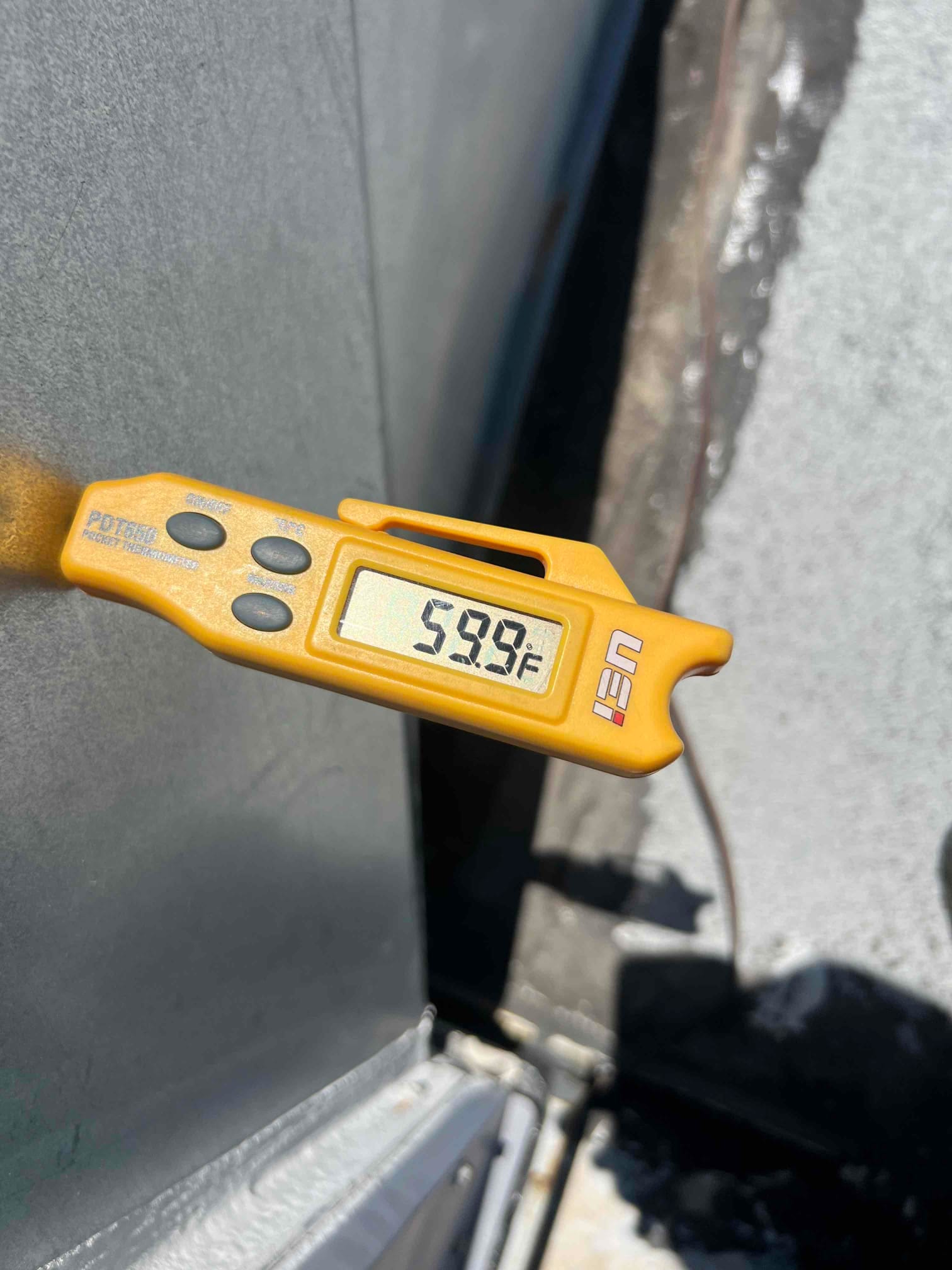 Diagnostic instrument display shows 59.9 °F.
