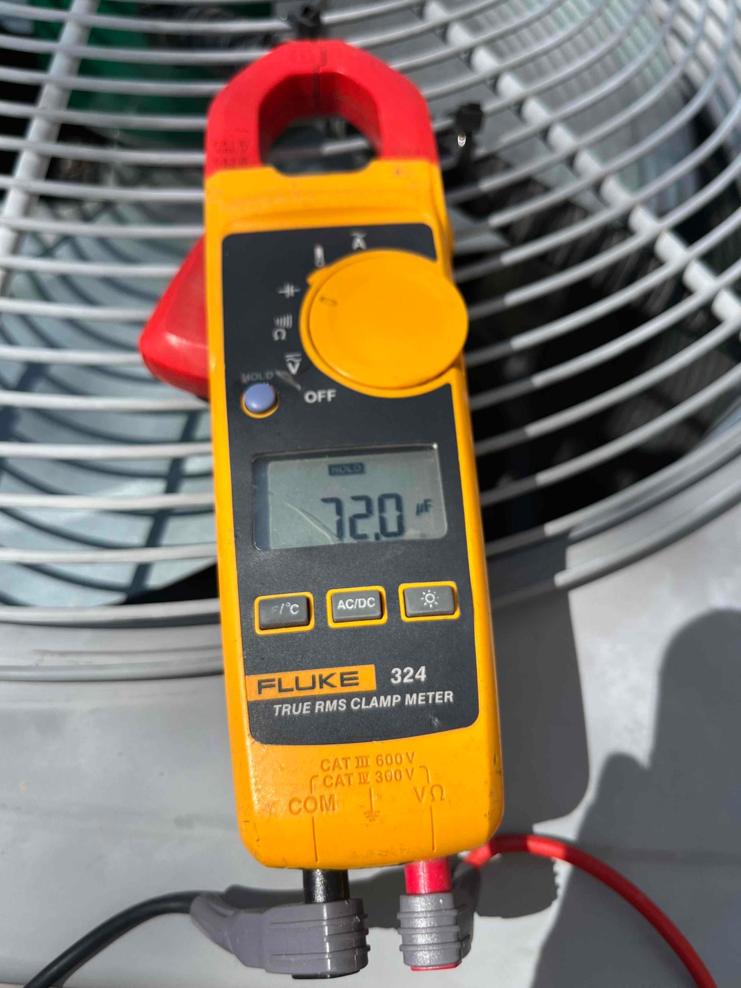 Diagnostic instrument display shows 72 μF.