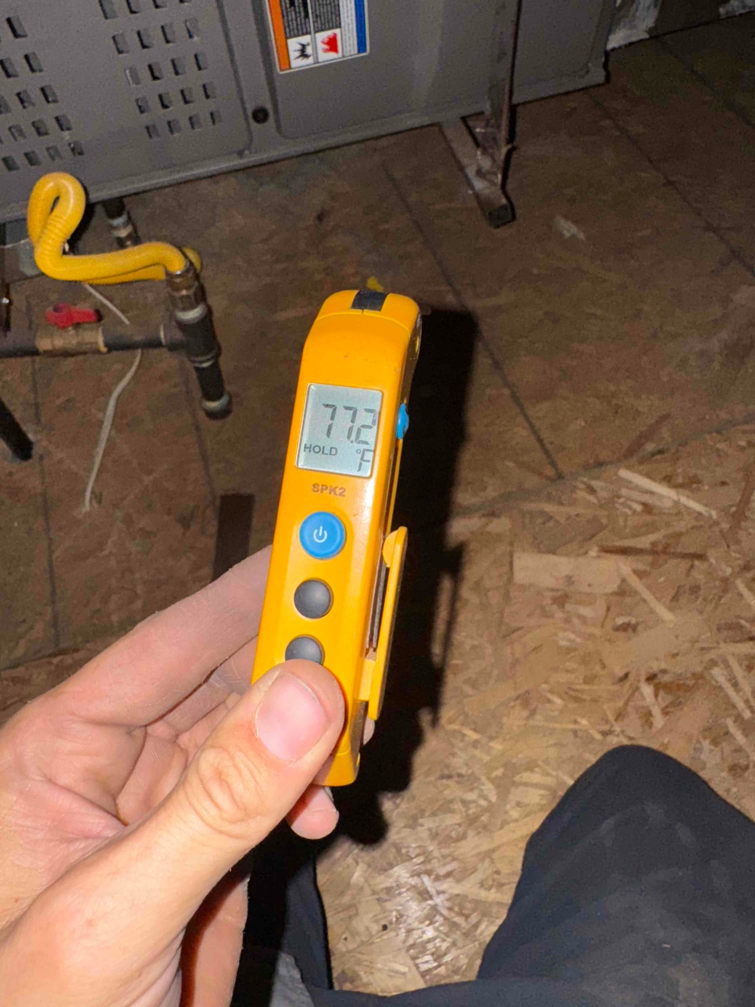 Diagnostic instrument display shows 77.2 °F.