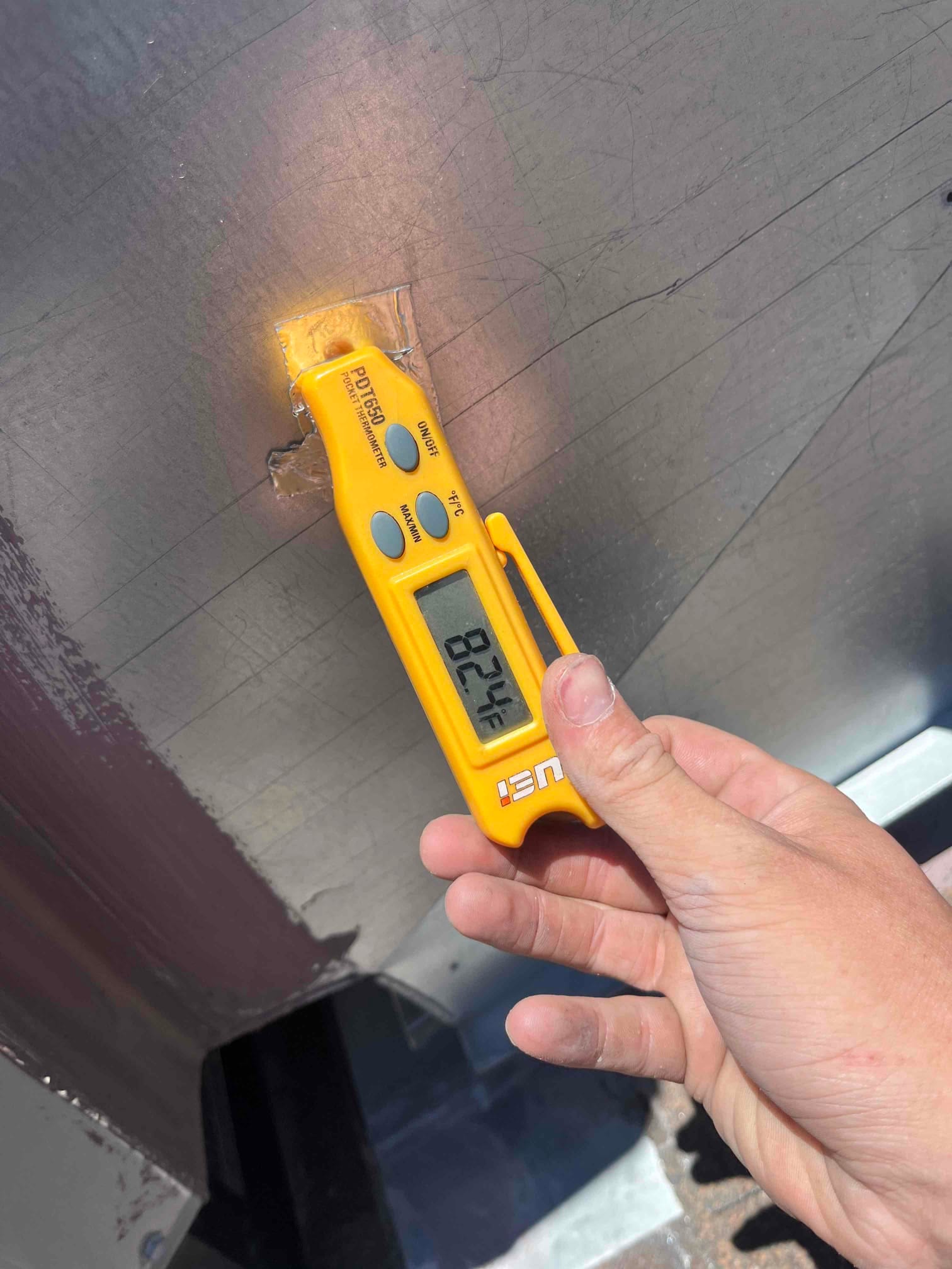 Diagnostic instrument display shows 82.1 °F.