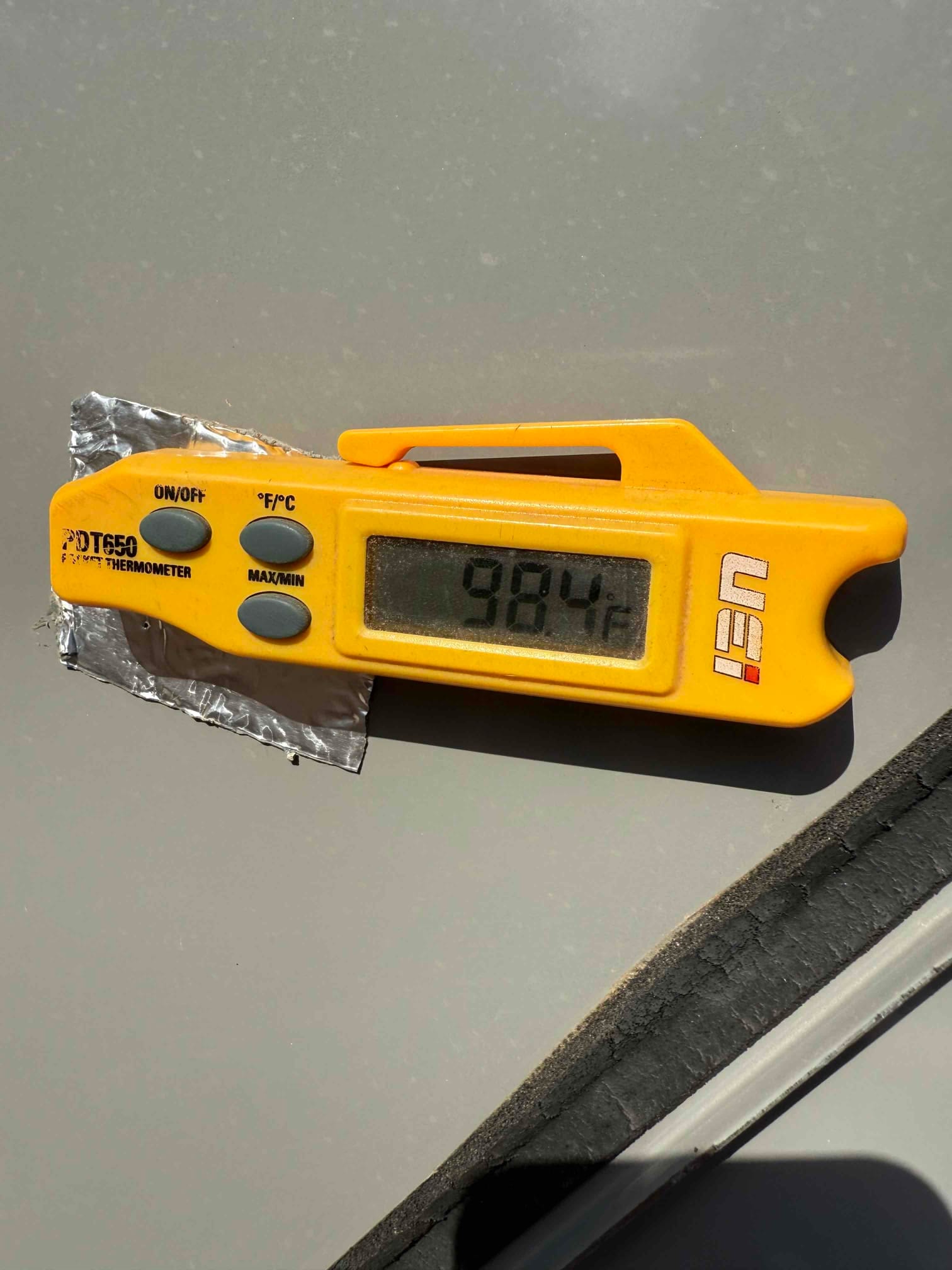 Diagnostic instrument display shows 98.4 °F.
