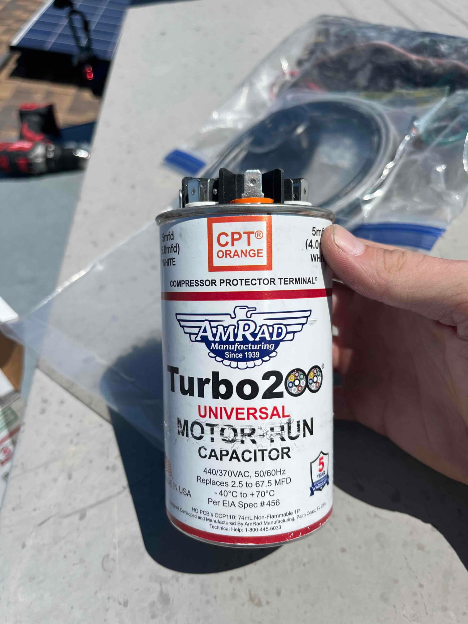 Universal motor-run capacitor with labeled compressor protector terminal, rated 440/370 VAC, 50/60 Hz, replaces 2.5 to 67.5 MFD.