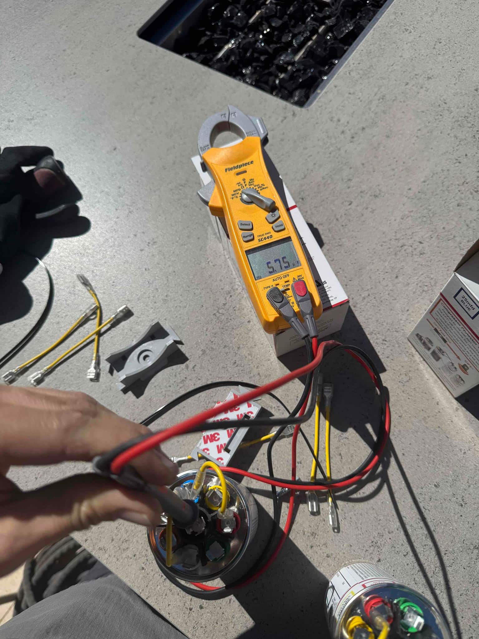 Diagnostic instrument display shows 5.75 μF.