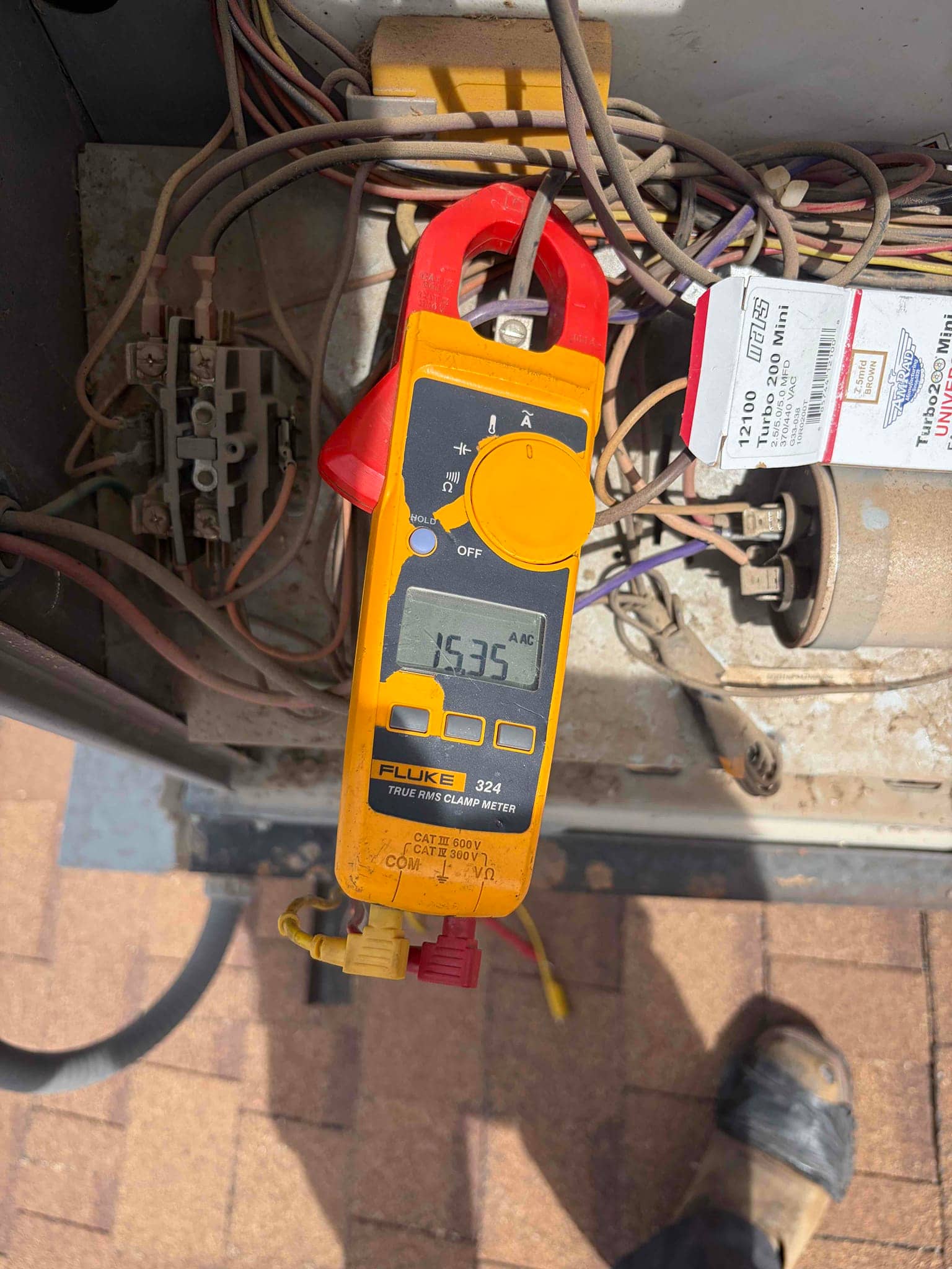 Diagnostic instrument display shows 15.35 A.